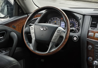 Подержанный автомобиль Infiniti QX80 2017 года (30 фото)