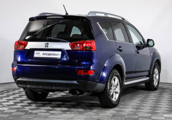 Подержанный автомобиль Peugeot 4007 2010 года (5 фото)