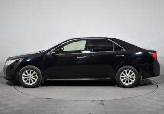 Подержанный автомобиль Toyota Camry Sedan 2012 года (8 фото)