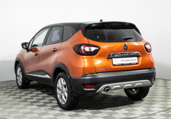 Подержанный автомобиль Renault Kaptur 2016 года (7 фото)
