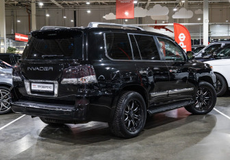 Подержанный автомобиль Lexus LX 2012 года (7 фото)