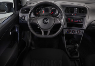 Подержанный автомобиль Volkswagen Polo Sedan 2017 года (10 фото)