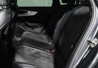 Подержанный автомобиль Audi A4 Sedan 2016 года (10 фото)