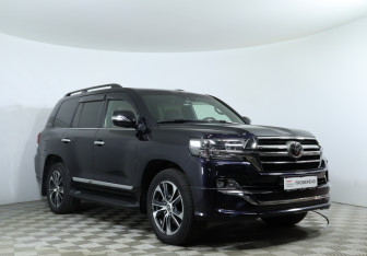 Подержанный автомобиль Toyota Land Cruiser Suv 2019 года (3 фото)