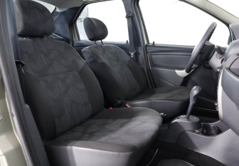 Подержанный автомобиль Renault Logan Sedan 2015 года (18 фото)