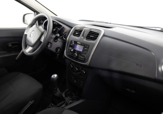 Подержанный автомобиль Renault Sandero 2014 года (14 фото)