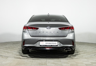 Подержанный автомобиль Hyundai Sonata 2017 года (6 фото)