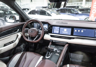 Подержанный автомобиль Geely Monjaro 2023 года (13 фото)