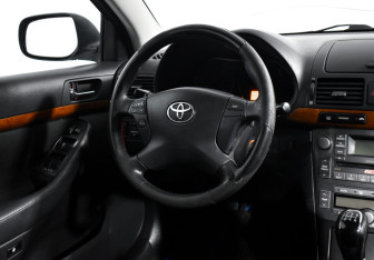 Подержанный автомобиль Toyota Avensis Sedan 2007 года (15 фото)