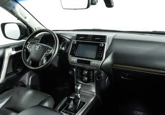 Подержанный автомобиль Toyota Land Cruiser Prado 2018 года (9 фото)