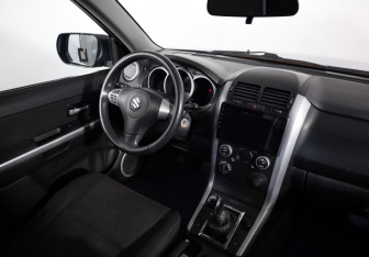 Подержанный автомобиль Suzuki Grand Vitara 2010 года (9 фото)