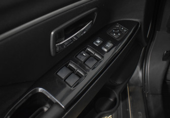 Подержанный автомобиль Citroen C4 Aircross 2012 года (10 фото)