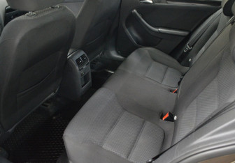 Подержанный автомобиль Volkswagen Jetta Sedan 2012 года (10 фото)