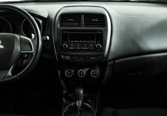 Подержанный автомобиль Mitsubishi ASX 2015 года (14 фото)