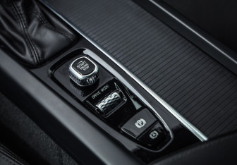 Подержанный автомобиль Volvo XC60 2020 года (21 фото)