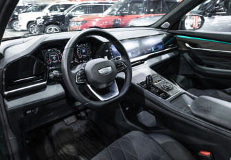 Подержанный автомобиль Geely Monjaro 2025 года (20 фото)