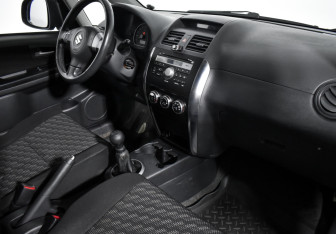Подержанный автомобиль Suzuki SX4 Hatchback 2007 года (13 фото)