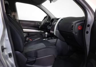 Подержанный автомобиль Nissan X-Trail 2013 года (17 фото)