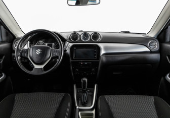 Подержанный автомобиль Suzuki Vitara 2016 года (10 фото)