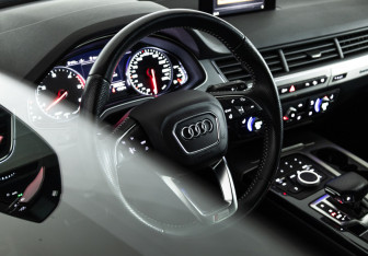 Подержанный автомобиль Audi Q7 2017 года (25 фото)