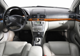 Подержанный автомобиль Toyota Avensis Sedan 2007 года (13 фото)
