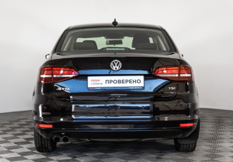 Подержанный автомобиль Volkswagen Jetta Sedan 2017 года (6 фото)