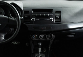 Подержанный автомобиль Mitsubishi Lancer Sedan 2008 года (14 фото)