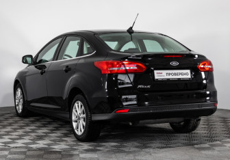 Подержанный автомобиль Ford Focus Sedan 2019 года (7 фото)