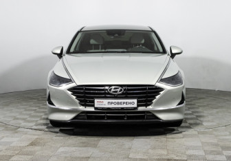 Подержанный автомобиль Hyundai Sonata 2020 года (2 фото)
