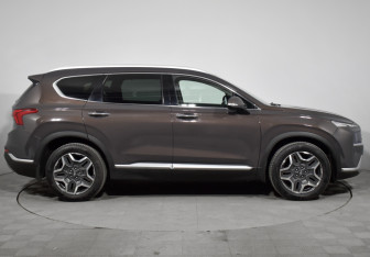 Подержанный автомобиль Hyundai Santa Fe 2021 года (4 фото)