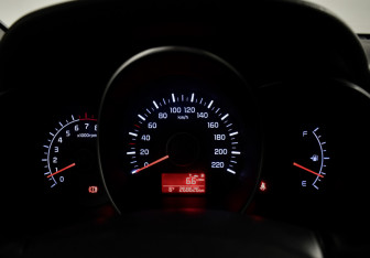 Подержанный автомобиль Kia Rio Hatchback 2016 года (18 фото)