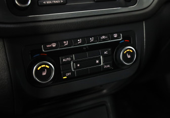 Подержанный автомобиль Volkswagen Tiguan 2012 года (15 фото)