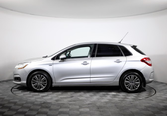 Подержанный автомобиль Citroen C4 Hatchback 2012 года (8 фото)