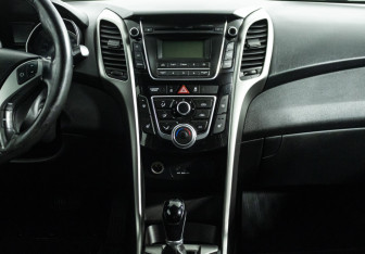Подержанный автомобиль Hyundai i30 Hatchback 2013 года (14 фото)