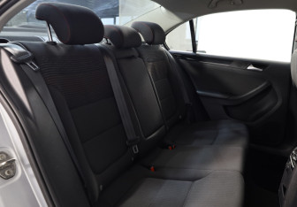 Подержанный автомобиль Volkswagen Jetta Sedan 2018 года (14 фото)