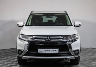 Подержанный автомобиль Mitsubishi Outlander 2018 года (2 фото)