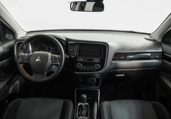 Подержанный автомобиль Mitsubishi Outlander 2019 года (9 фото)