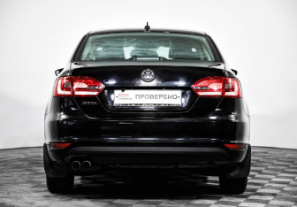 Подержанный автомобиль Volkswagen Jetta Sedan 2012 года (4 фото)