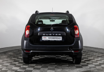 Подержанный автомобиль Renault Duster 2014 года (6 фото)