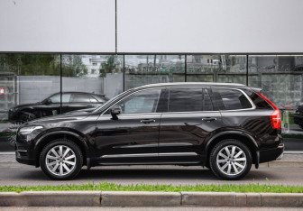 Подержанный автомобиль Volvo XC90 2015 года (9 фото)