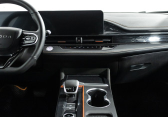 Подержанный автомобиль Omoda S5 GT 2024 года (14 фото)