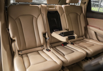 Подержанный автомобиль Audi Q7 2018 года (33 фото)