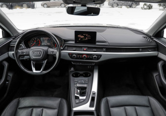 Подержанный автомобиль Audi A4 Sedan 2016 года (12 фото)