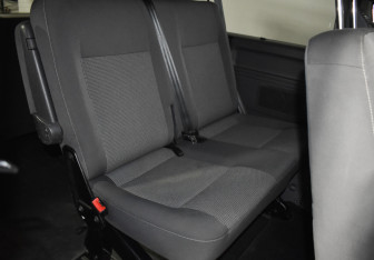 Подержанный автомобиль Volkswagen Caravelle 2011 года (12 фото)