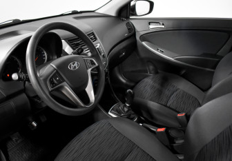 Подержанный автомобиль Hyundai Solaris Hatchback 2015 года (9 фото)