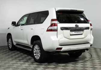 Подержанный автомобиль Toyota Land Cruiser Prado 2015 года (7 фото)