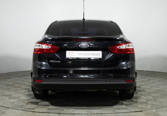 Подержанный автомобиль Ford Focus Sedan 2011 года (6 фото)
