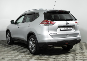 Подержанный автомобиль Nissan X-Trail 2015 года (7 фото)