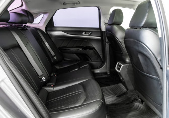 Подержанный автомобиль Kia K5 2022 года (27 фото)