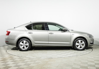 Подержанный автомобиль Skoda Octavia Liftback 2019 года (4 фото)